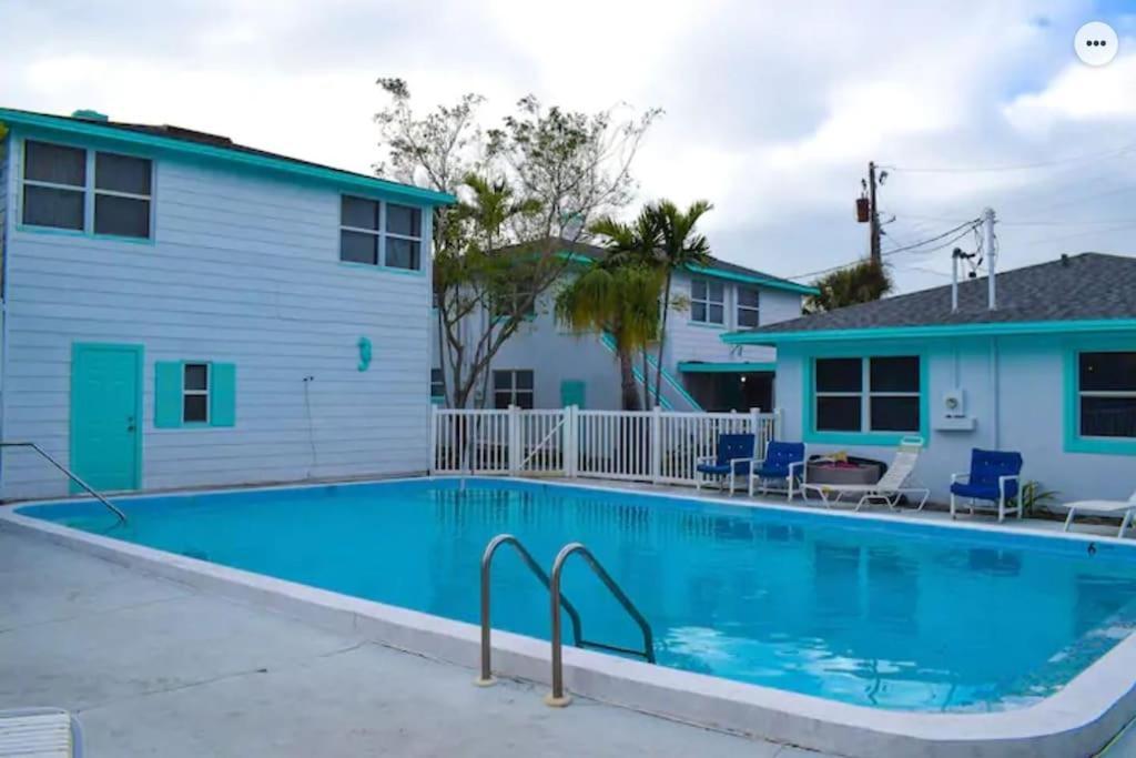 Private One-Bedroom 6 -Directly Across From Beach St. Pete Beach Exterior foto